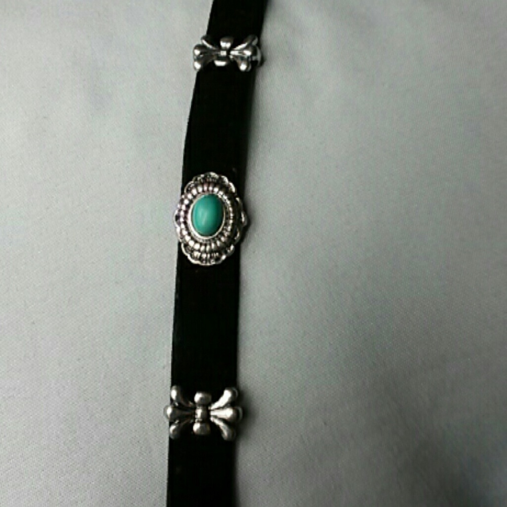 Bootbarn choker necklace